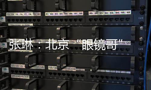 跳入江中向落水者游去